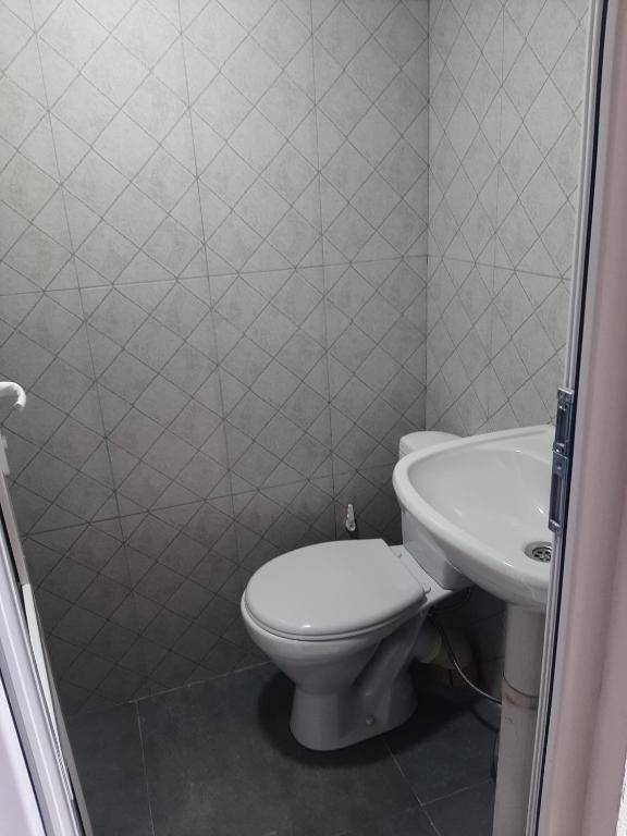 Koupelna v ubytování NarVar Hotel