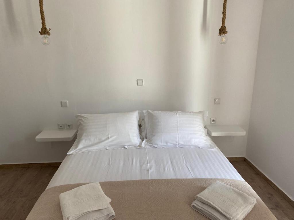 Postel nebo postele na pokoji v ubytování Maganiotis House