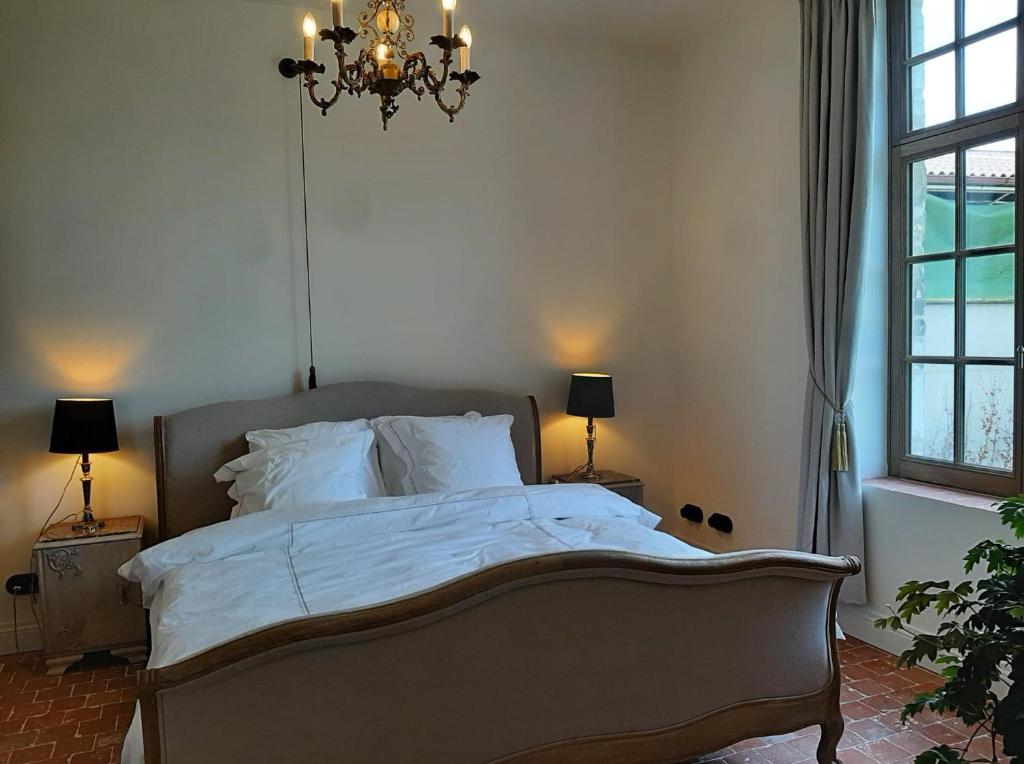 Postel nebo postele na pokoji v ubytování Huis Potaerde, luxe villa, vakantiewoning - landhuis nabij Brussel