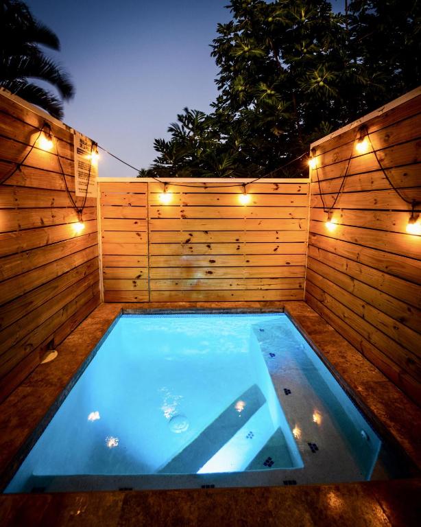 Bazén v ubytování Casa Loba Suite 3 with private pool and tub nebo v jeho okolí