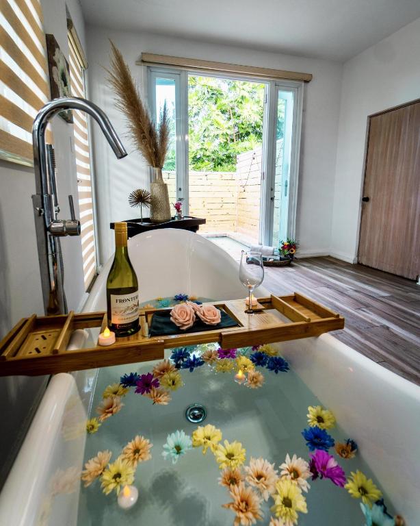 Fotografie z fotogalerie ubytování Casa Loba Suite 3 with private pool and tub v destinaci Rincón