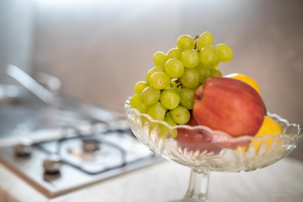 a glass bowl of fruit on a kitchen counter at Studio LUKA in Rovinj