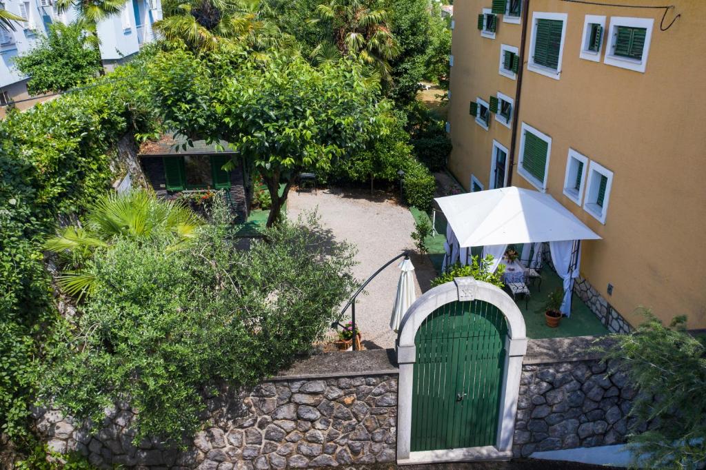 an overhead view of a building with a green door at Villa Beller New in Ičići