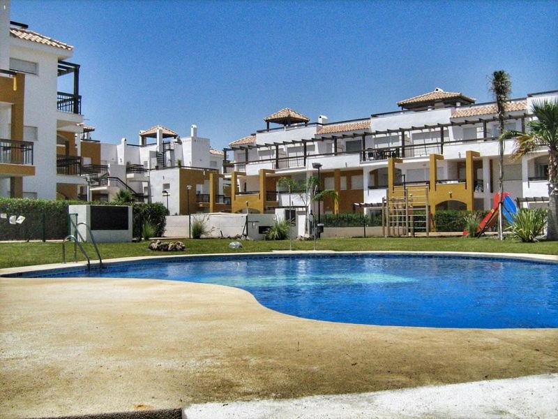 Bazén v ubytovaní Vera Playa 2 hab 2 WC parking AA, Wifi, padel piscina climatizada y verano Lomas de mar alebo v jeho blízkosti