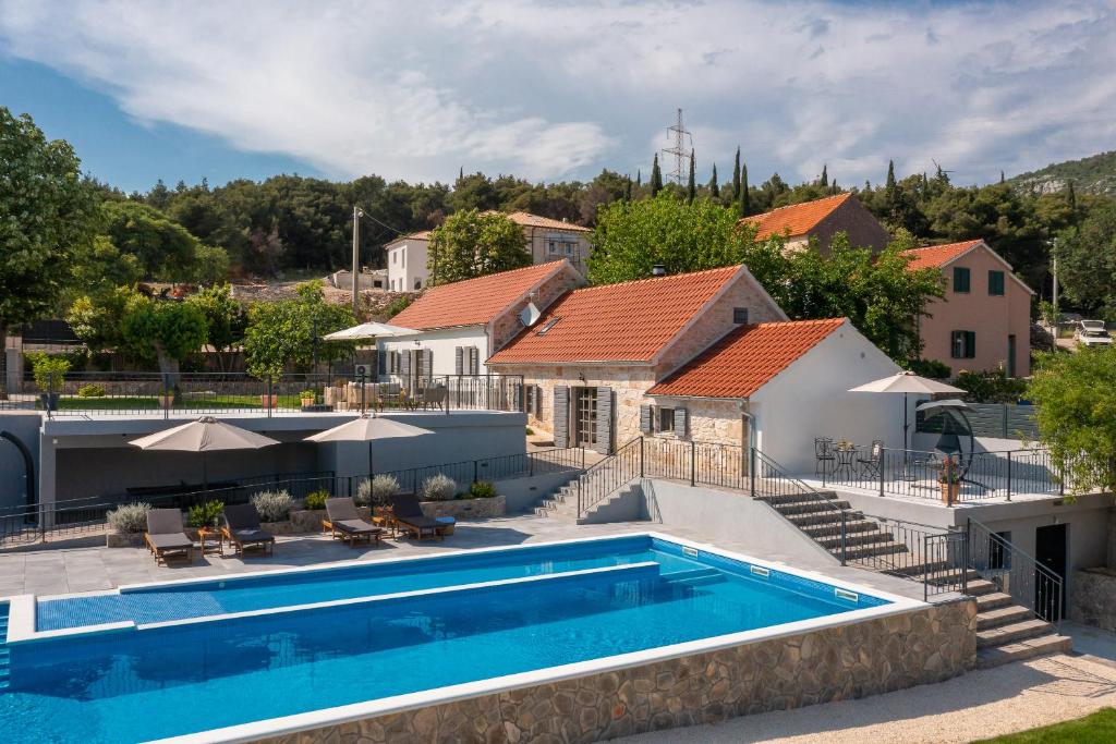 Bazén v ubytovaní Casa di Pietra alebo v jeho blízkosti