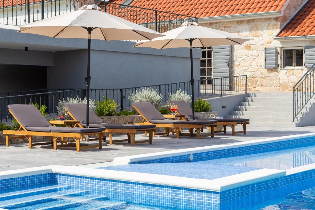 Bazén v ubytovaní Casa di Pietra alebo v jeho blízkosti