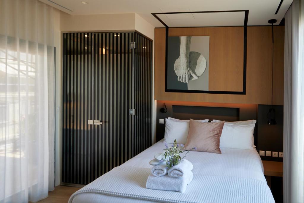 Llit o llits en una habitació de Urban Frame Plaka