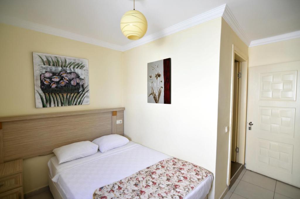 Postel nebo postele na pokoji v ubytování Sevin Hotel Pension