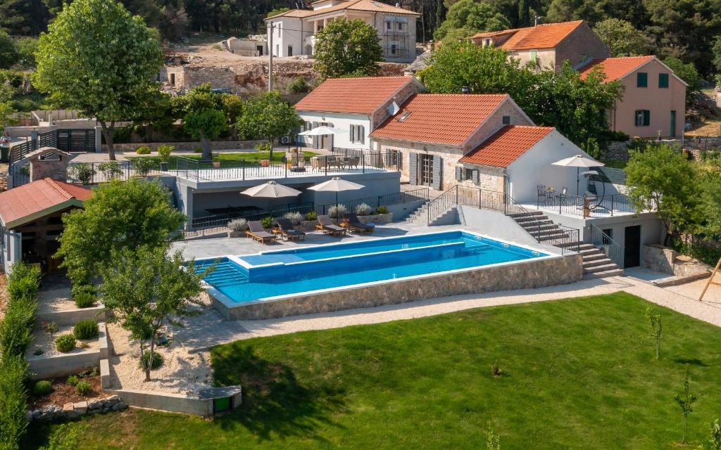Bazén v ubytovaní Casa di Pietra alebo v jeho blízkosti