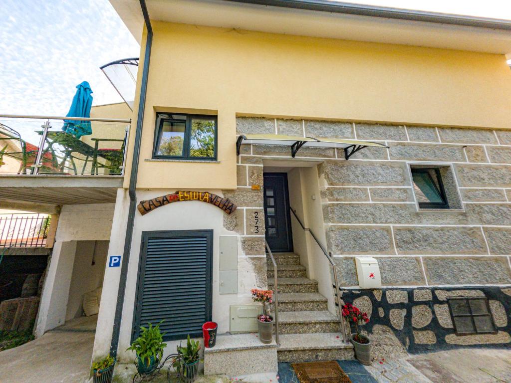 a house with a blue door and stairs at Alojamento de Crasto - Gerês in Geres