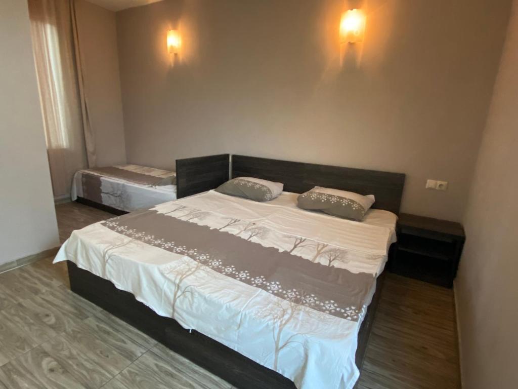 Ένα ή περισσότερα κρεβάτια σε δωμάτιο στο Hotel Charli