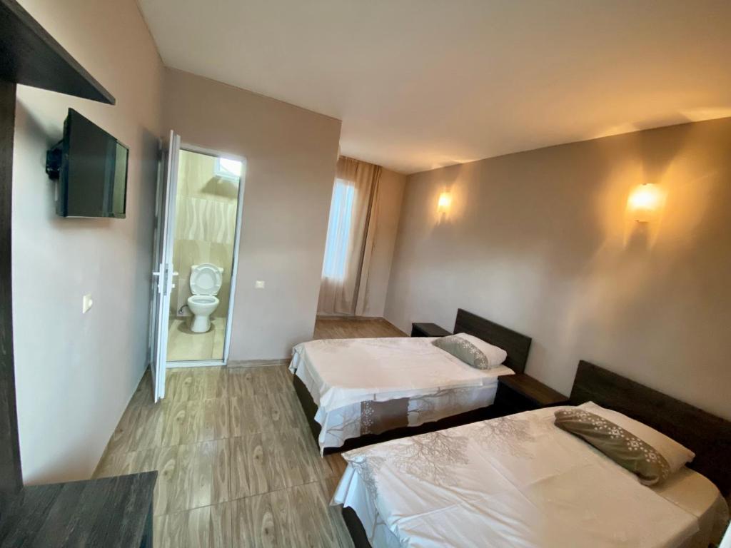 Ένα ή περισσότερα κρεβάτια σε δωμάτιο στο Hotel Charli