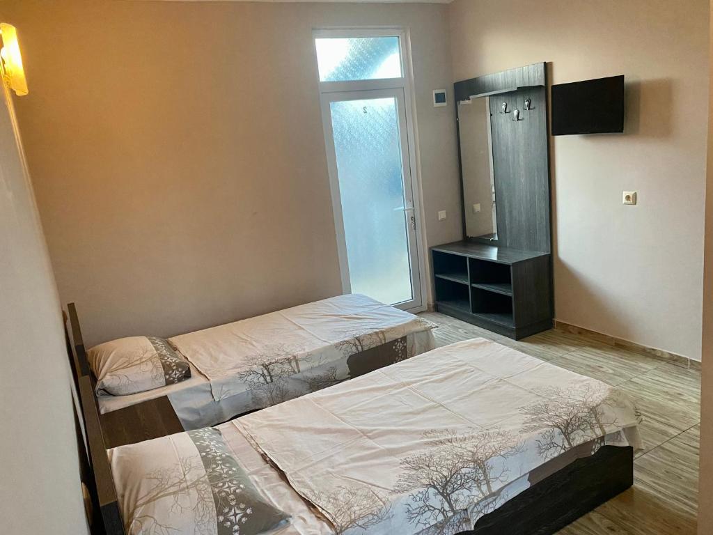 Ένα ή περισσότερα κρεβάτια σε δωμάτιο στο Hotel Charli
