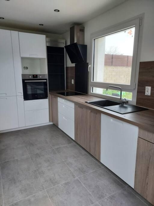 Η κουζίνα ή μικρή κουζίνα στο La maison de Montigny à la campagne