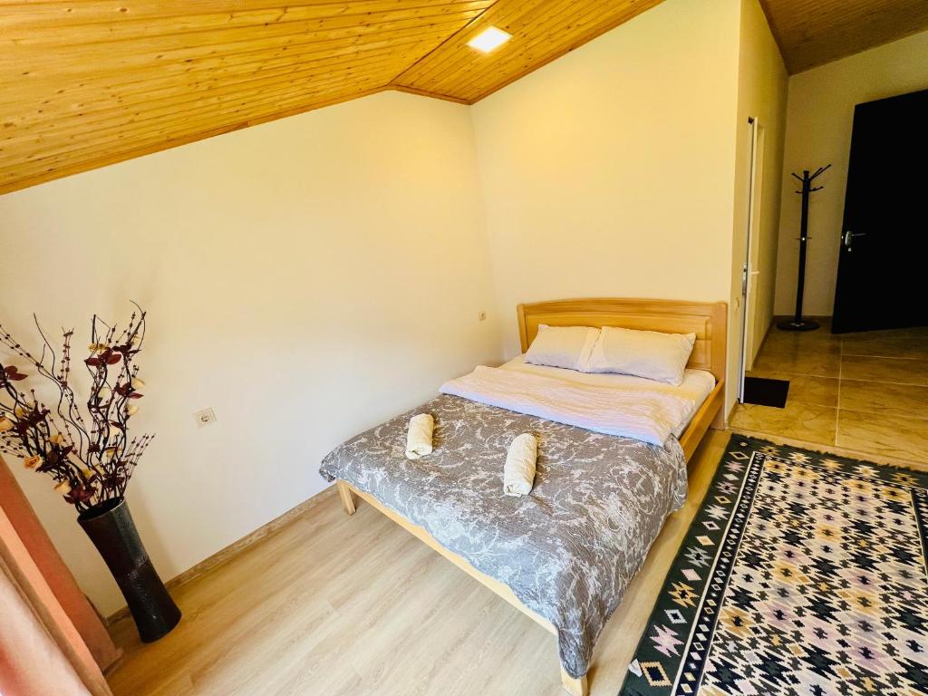 Llit o llits en una habitació de Nadia Guesthouse