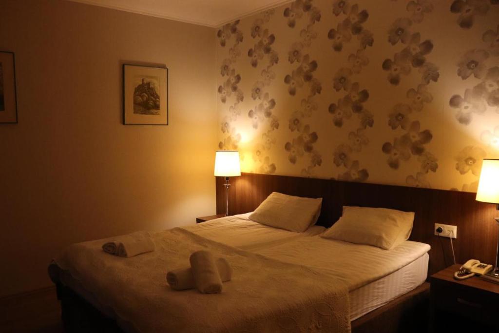 Postel nebo postele na pokoji v ubytování Martvili Palace