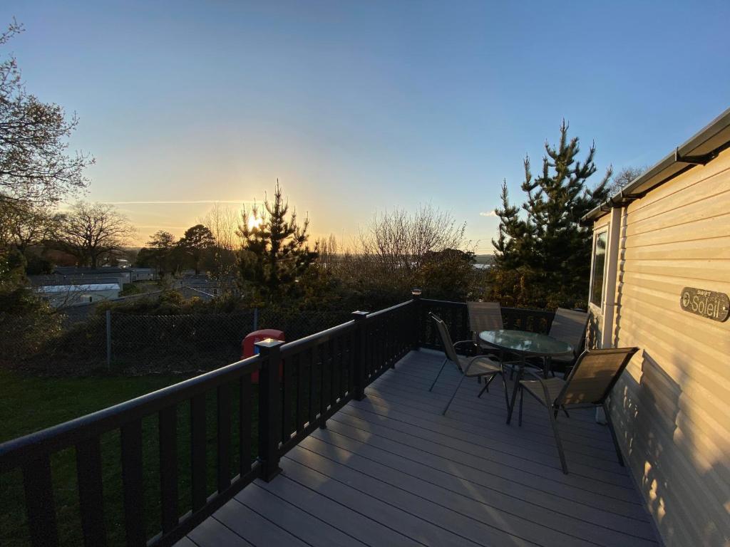 Lovely 2-bed water park caravan apartment