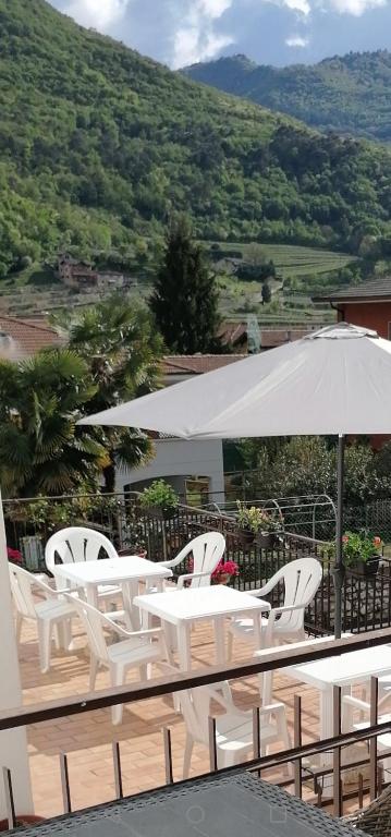 Výhľad na hory alebo výhľad na hory priamo z of the bed and breakfast