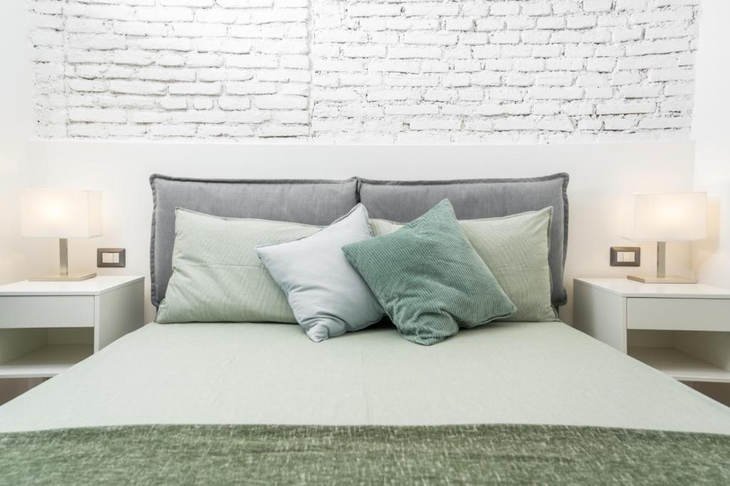 A bed or beds in a room at Elegant Suite in Milan Center
