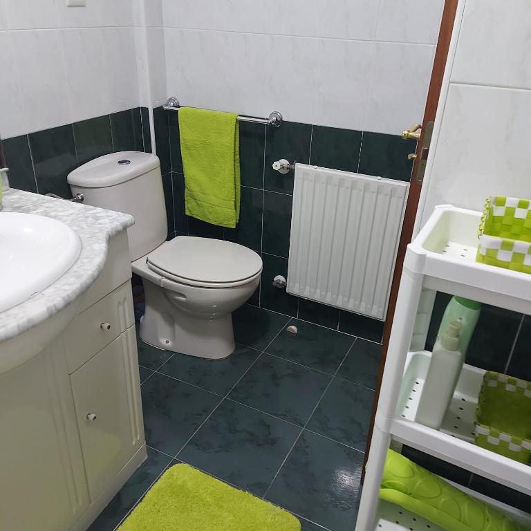 Łazienka w obiekcie Bonito piso con garaje y piscina a 8 'centro