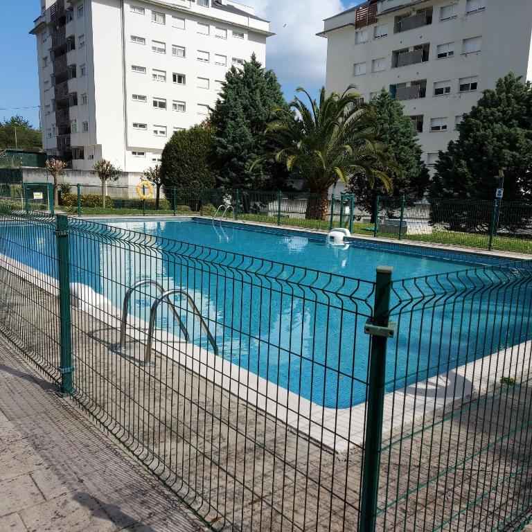Basen w obiekcie Bonito piso con garaje y piscina a 8 'centro lub w pobliżu