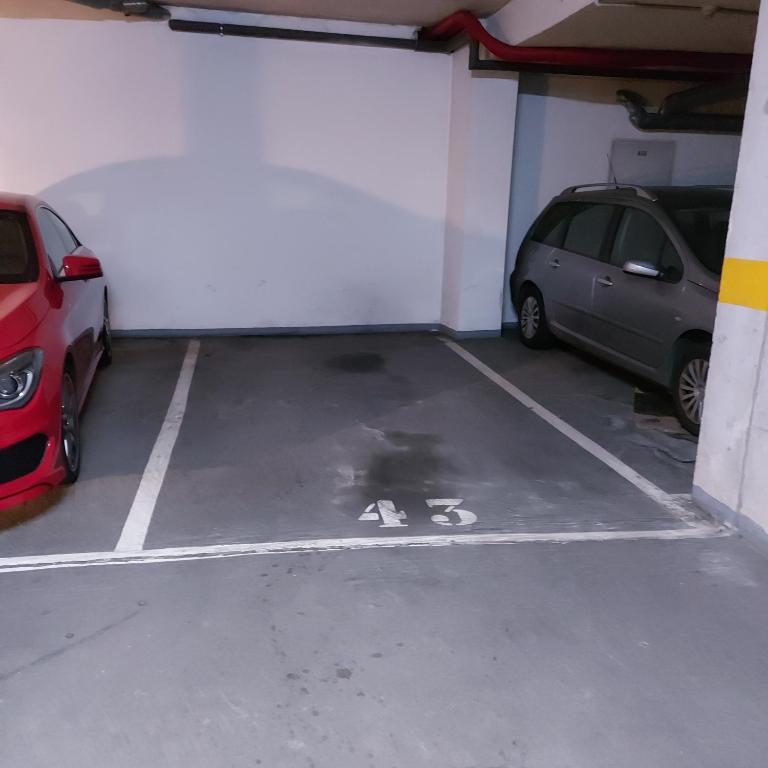 Zdjęcie z galerii obiektu Bonito piso con garaje y piscina a 8 'centro w mieście Castro-Urdiales