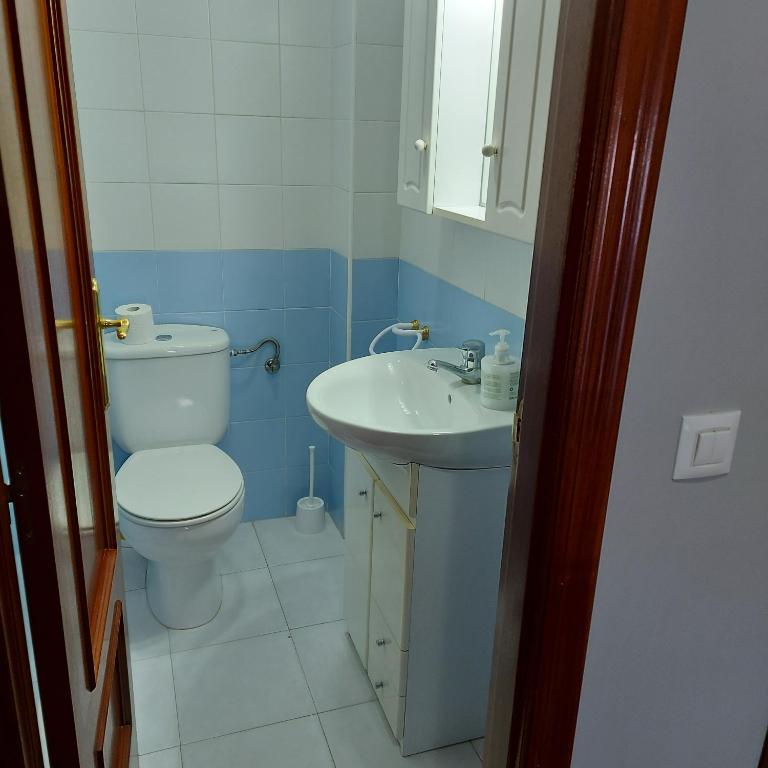 Łazienka w obiekcie Bonito piso con garaje y piscina a 8 'centro