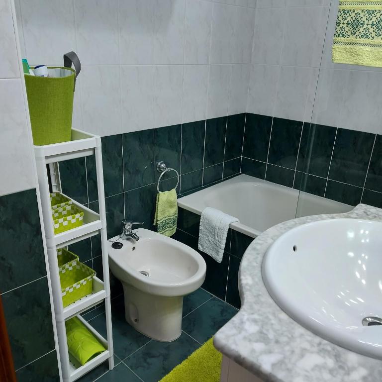 Łazienka w obiekcie Bonito piso con garaje y piscina a 8 'centro
