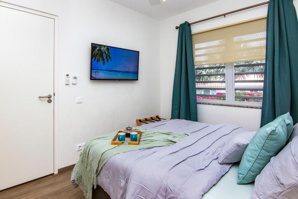 Ένα ή περισσότερα κρεβάτια σε δωμάτιο στο Casa Blue Breeze