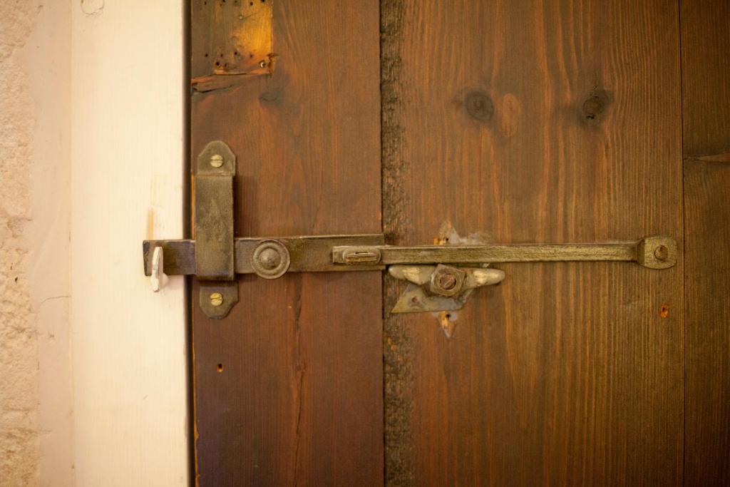 Salle de bains dans l&#39;&eacute;tablissement Les Chambres de l&#39;Abbaye