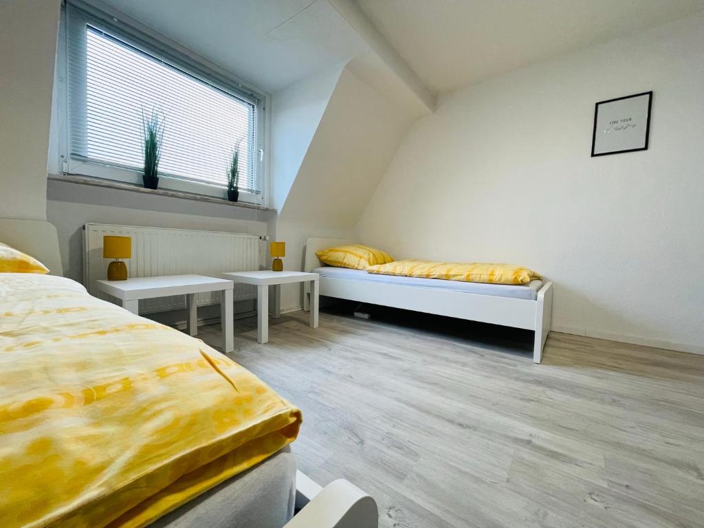 Monteur Appartement with six Beds and six Guests - Three-Bedroom Apartment