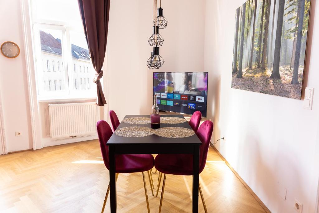 Schönbrunn Palace luxury Apartment 5 min walk