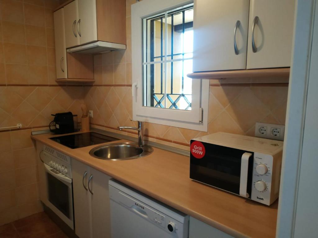 A kitchen or kitchenette at Sol y mar