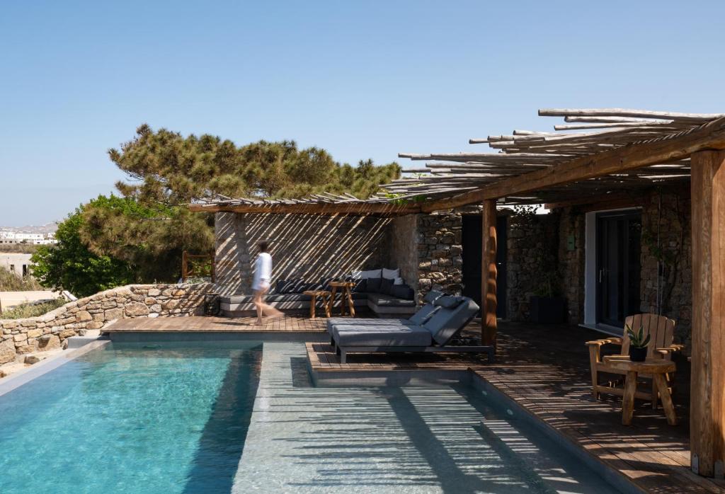 Bazén v ubytovaní Ikies of Mykonos alebo v jeho blízkosti