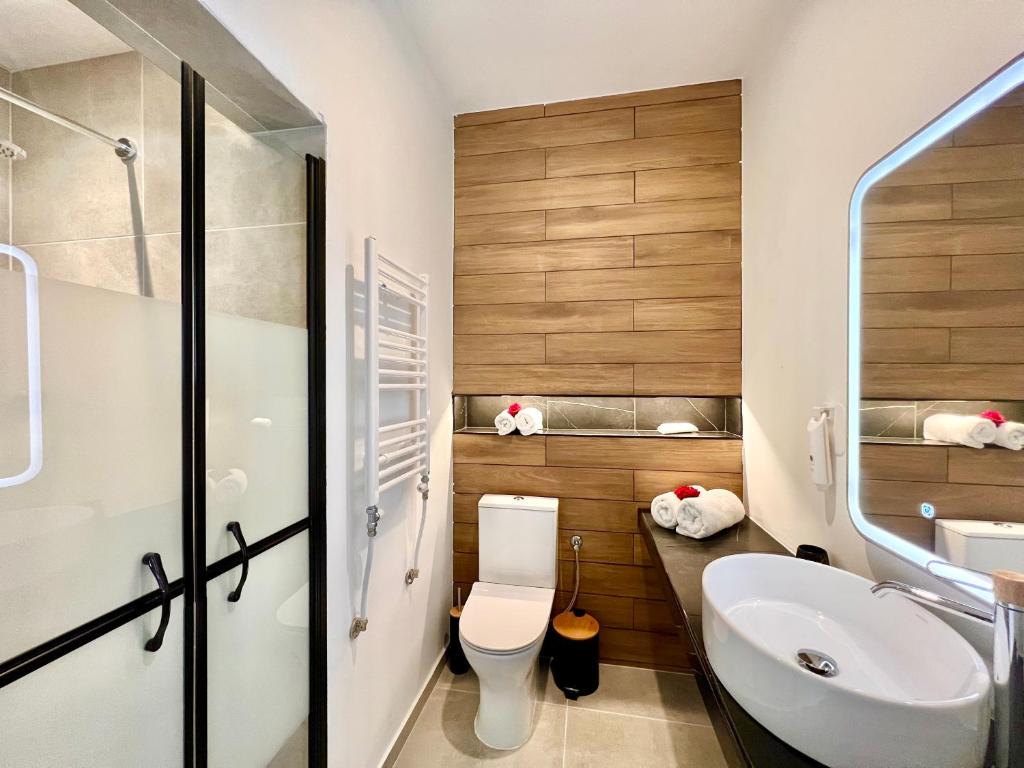 A bathroom at Elysian Studios