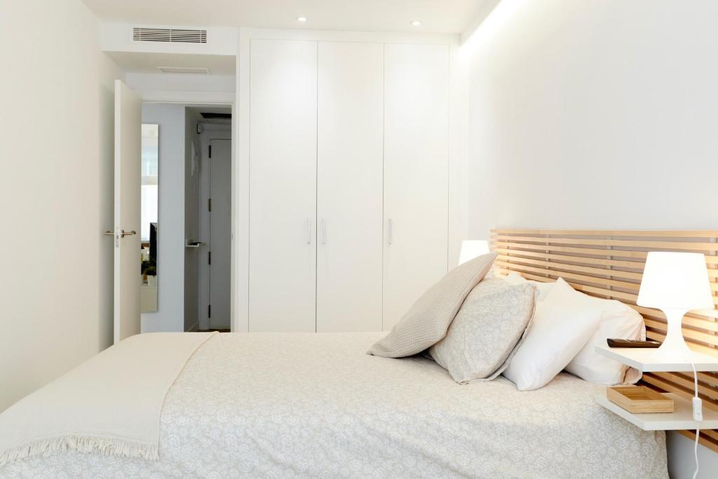 Postel nebo postele na pokoji v ubytování Precioso Loft zona Santiago Bernabéu Madrid