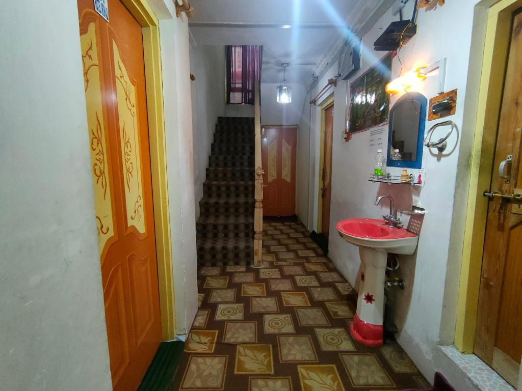 Koupelna v ubytování Hotel Irshad Home Stay