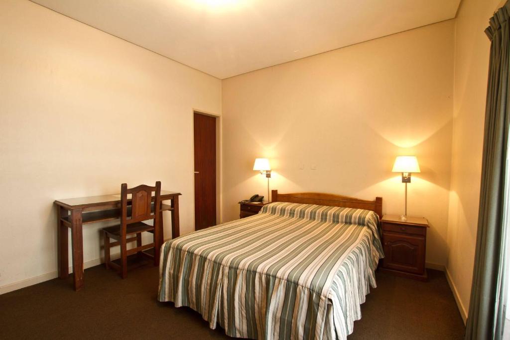 Ένα ή περισσότερα κρεβάτια σε δωμάτιο στο Hotel Marbella