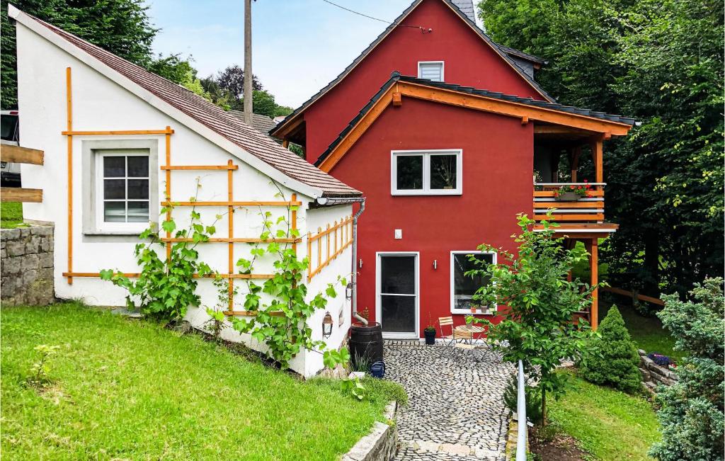 a red and white house with a yard at Amazing Home In Pulsnitz With Kitchen in Pulsnitz