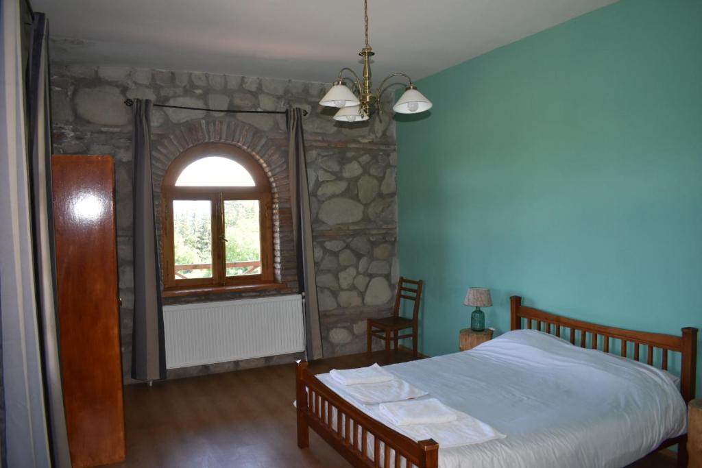 Postel nebo postele na pokoji v ubytování Elizbar Talakvadze Winery