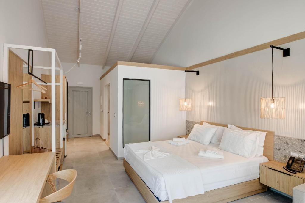 Postel nebo postele na pokoji v ubytování Alboro seaside suites