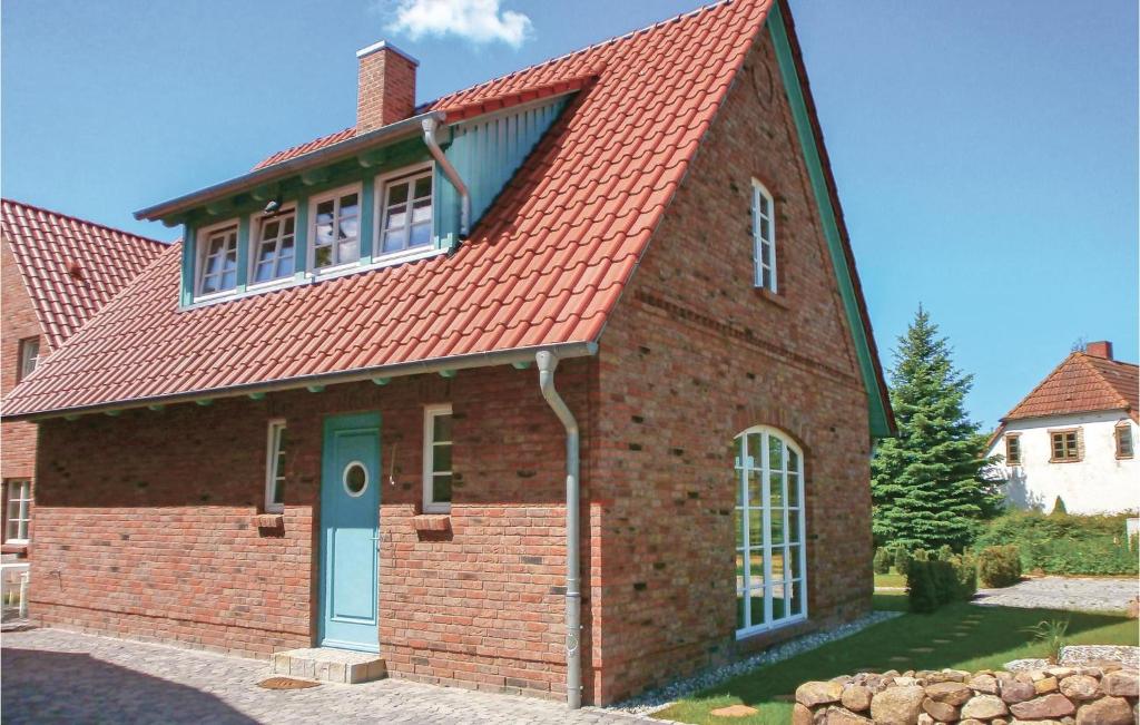 a red brick building with a red roof at Nordstern in Börgerende-Rethwisch