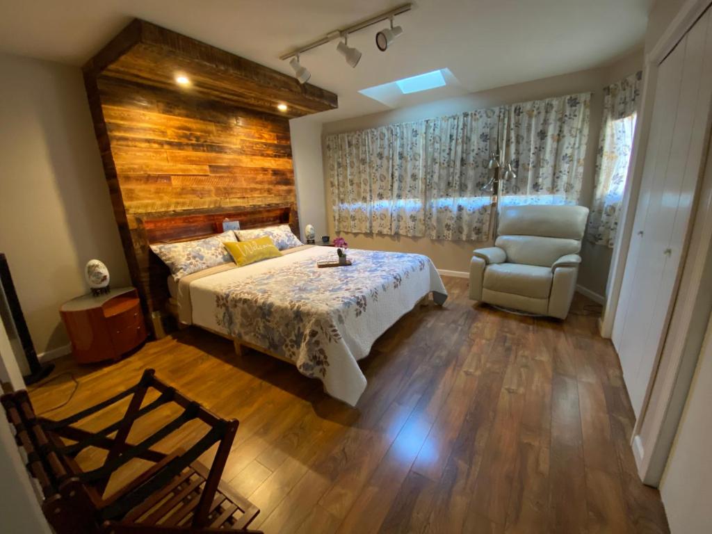 Postel nebo postele na pokoji v ubytování Trinity Escapes - Two Bedroom two bathroom full Apartment near airport