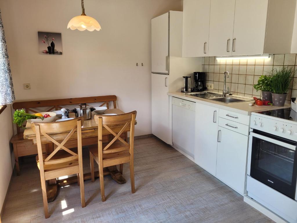 Kuchyňa alebo kuchynka v ubytovaní Profelt`s Apartments Uttendorf - Steinbock Lodges