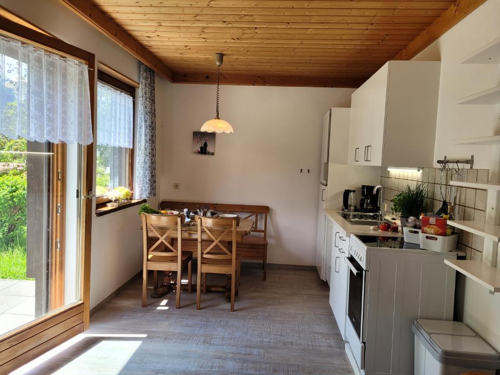 Kuchyňa alebo kuchynka v ubytovaní Profelt`s Apartments Uttendorf - Steinbock Lodges