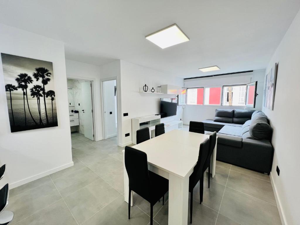 a living room with a table and a couch at Apartamento Parque Jardín in Las Palmas de Gran Canaria