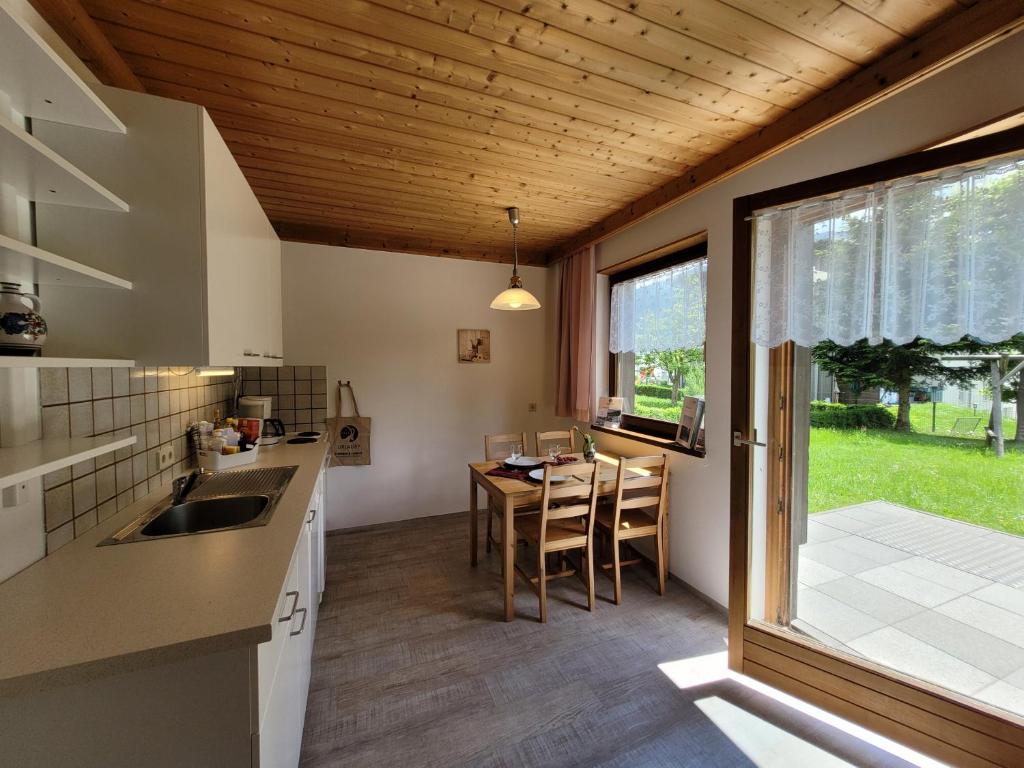 Kuchyňa alebo kuchynka v ubytovaní Profelt`s Apartments Uttendorf - Steinbock Lodges
