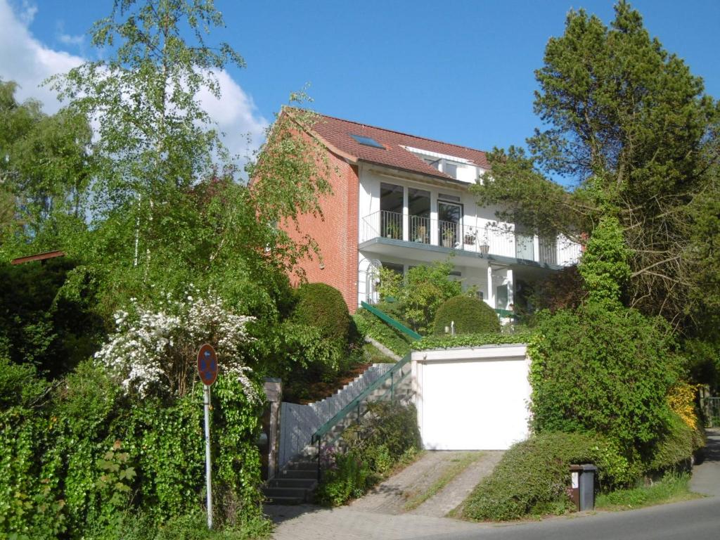 a red brick house with a white garage at Ferienwohnung Jepsen in Glücksburg