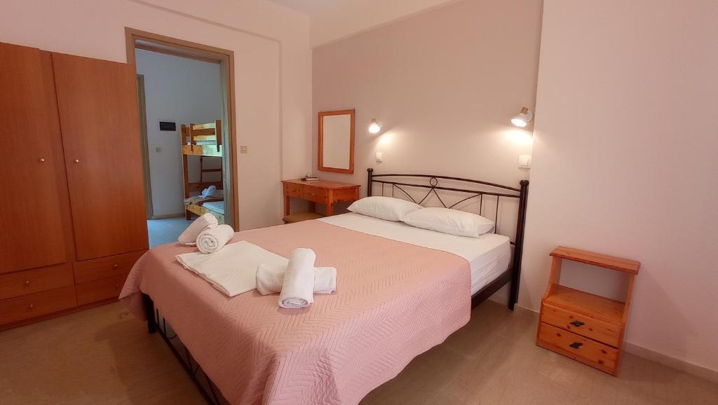 Säng eller sängar i ett rum på Vessarios