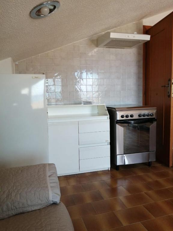 Kuchyň nebo kuchyňský kout v ubytování Mansarda sul Lago a Marta